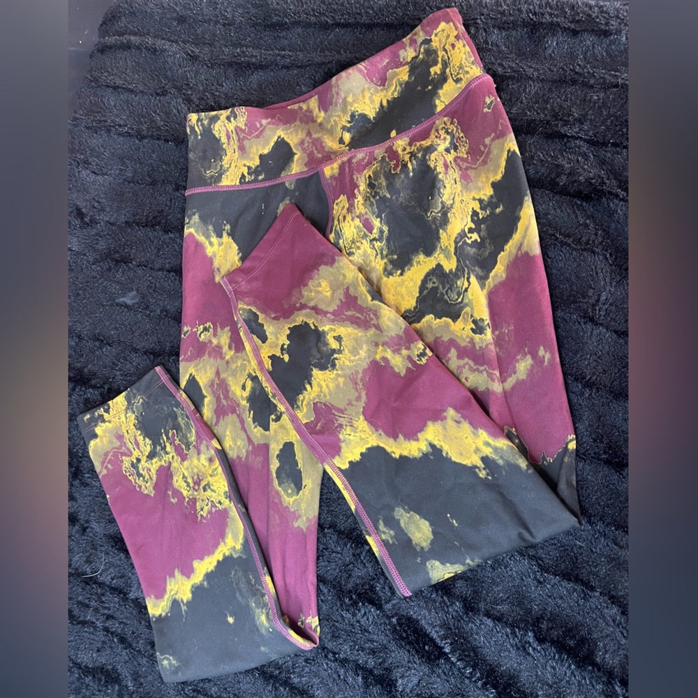 JoyLab Leggings in Burgundy and Black Tie-Dye. Size Small